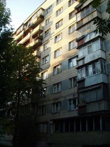 Киев, Василия Кучера ул., 8