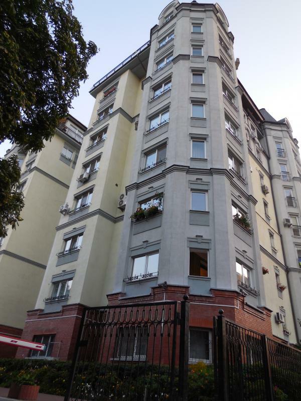 Киев, Приорская ул., 10