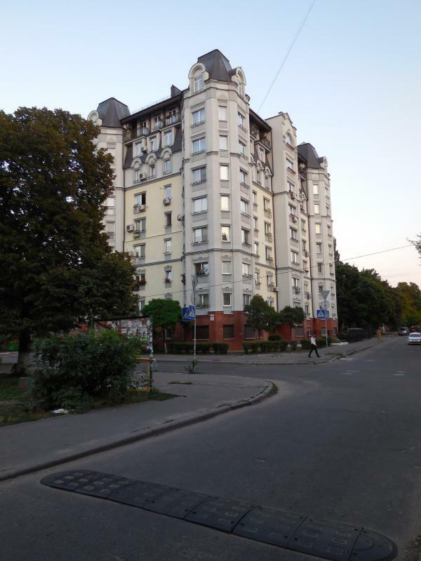 Киев, Приорская ул., 10