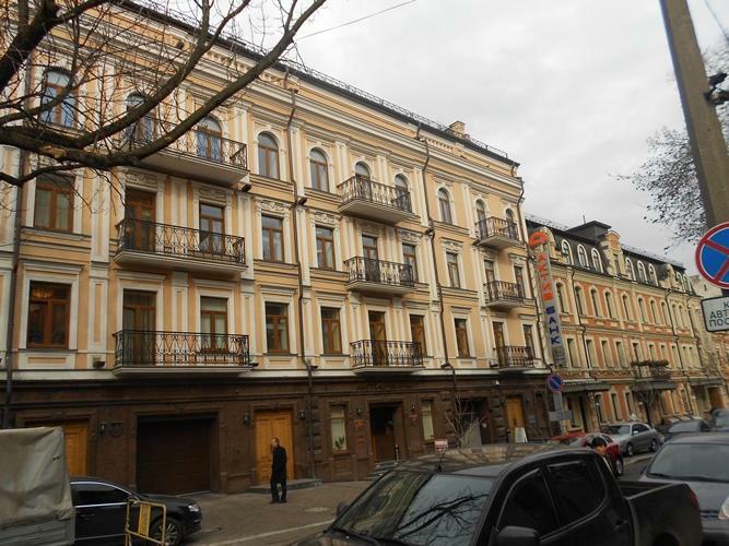 Київ, Бориспільська вул., 3
