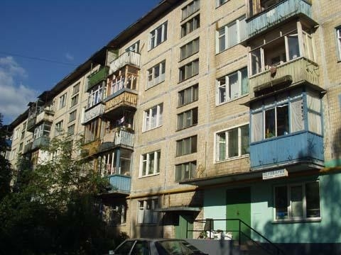 Київ, Братиславська вул., 18