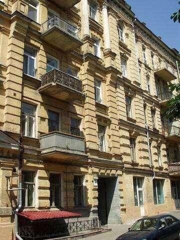 Київ, Володимира Антоновича вул., 16