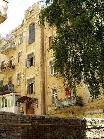 Київ, Володимира Антоновича вул., 9Б