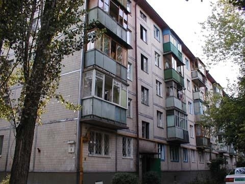 Київ, Белецького вул., 8