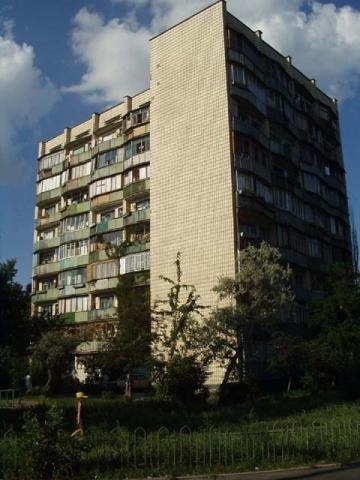 Київ, Петра Запорожця вул., 15Б