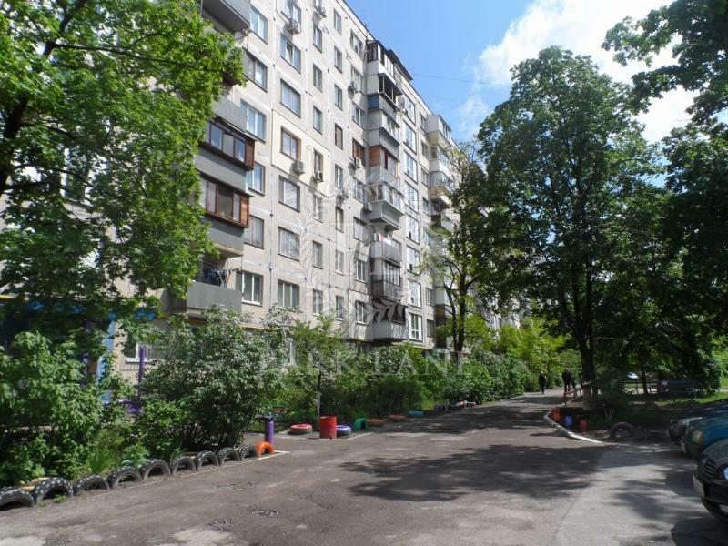 Продаж 1-кімнатної квартири 33.4 м², Мілютенка вул., 15А