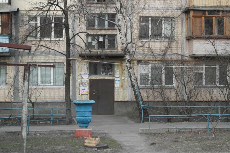Київ, Комсомольська вул., 15