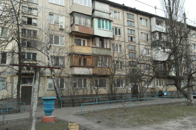 Київ, Комсомольська вул., 15