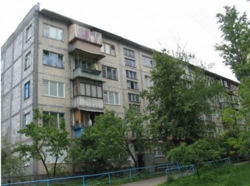 Київ, Комсомольська вул., 15