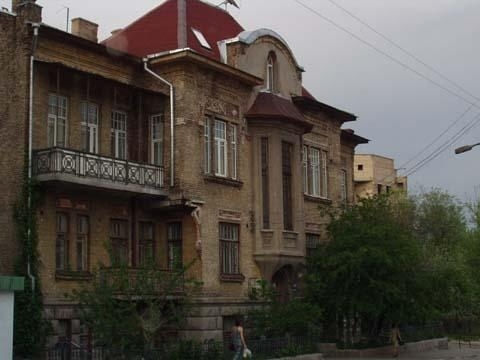 Киев, Платона Майбороды ул., 25
