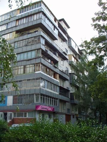 Киев, Космонавта Волкова ул., 12