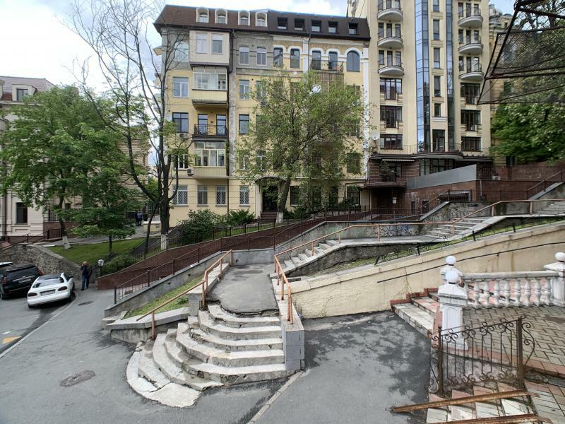Київ, Крутий узвіз, 5
