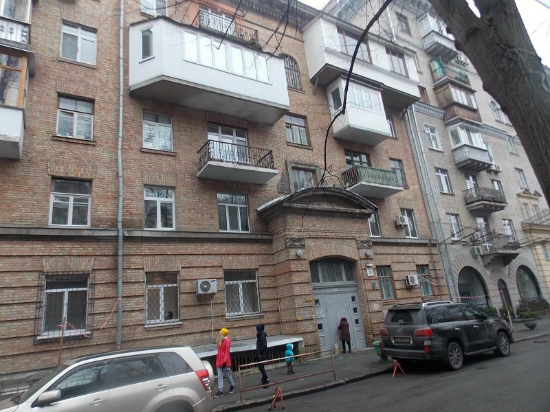 Киев, Кропивницкого ул., 18