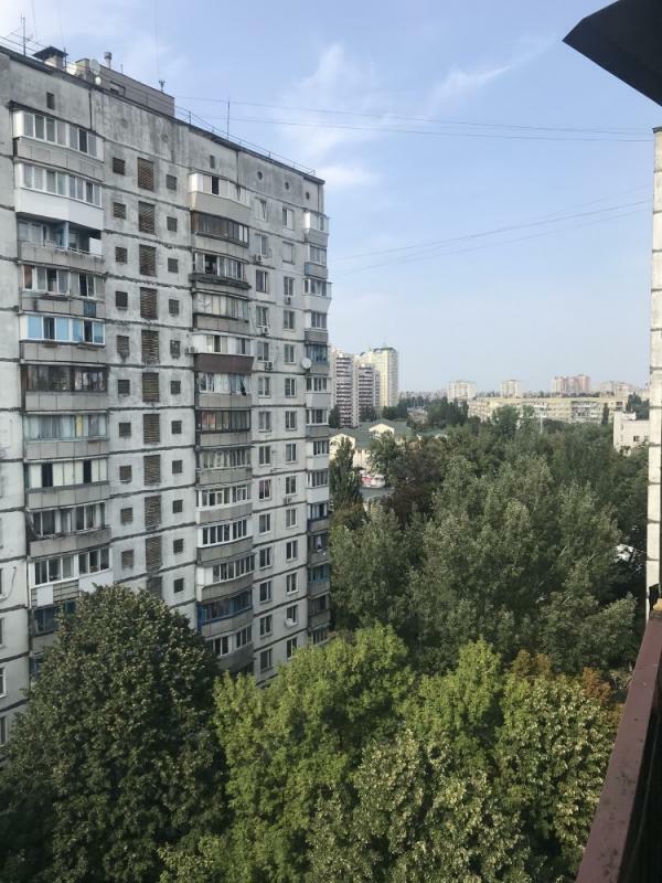 Київ, Кольцова бул., 11