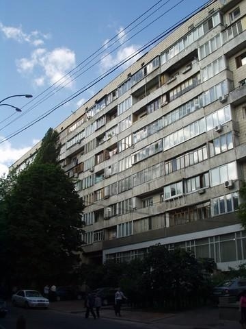 Київ, Микільсько-Ботанічна вул., 6/8