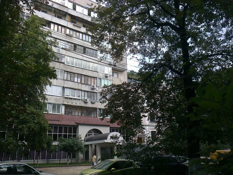 Київ, Микільсько-Ботанічна вул., 6/8