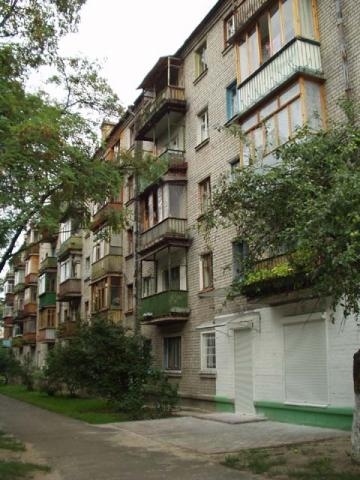 Київ, Новодарницька вул., 30