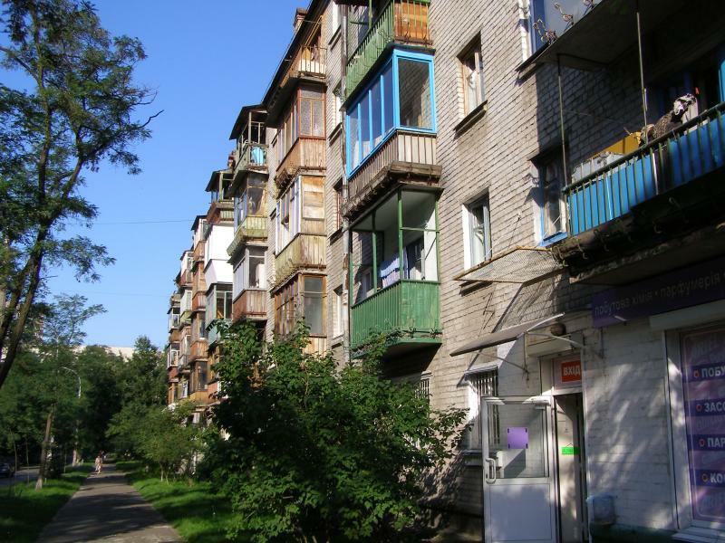 Київ, Новодарницька вул., 30