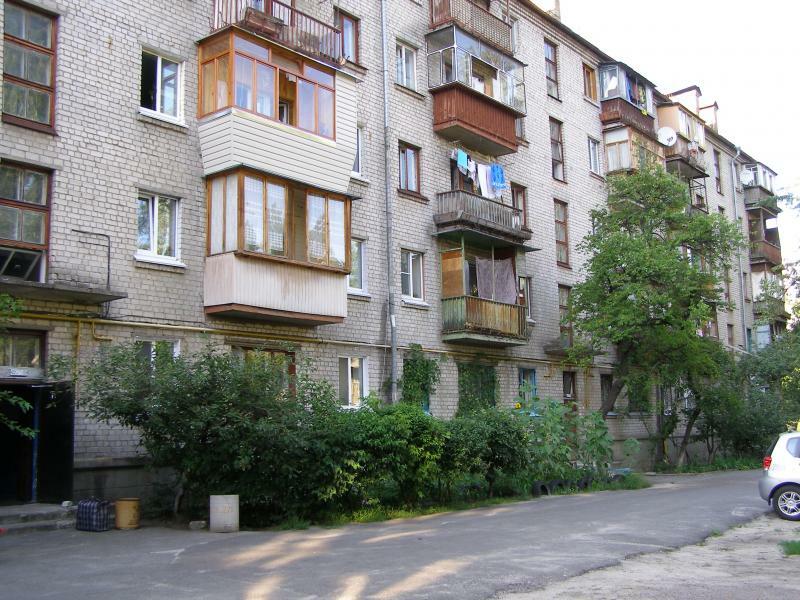 Київ, Новодарницька вул., 30