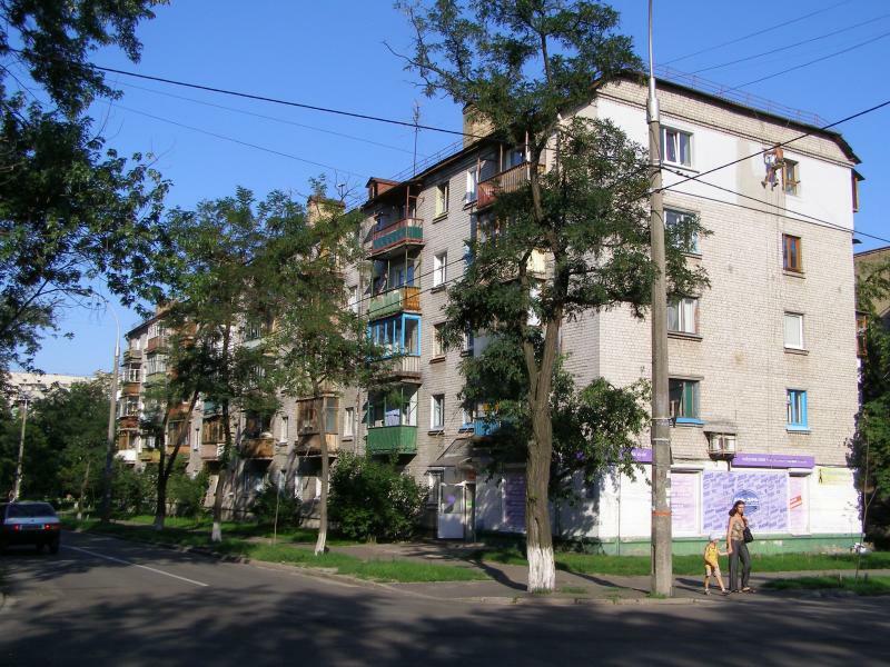 Київ, Новодарницька вул., 30
