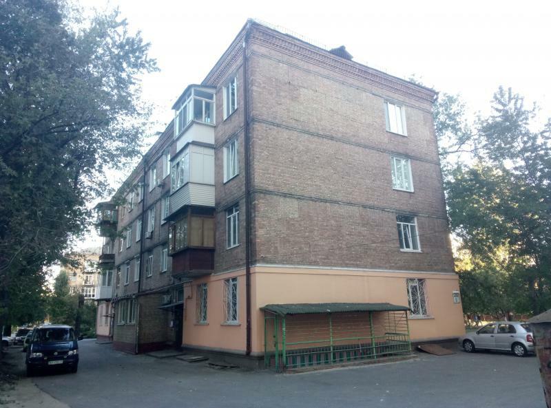 Київ, Новодарницька вул., 11