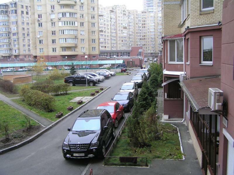 Киев, Никольско-Слободская ул., 4Г
