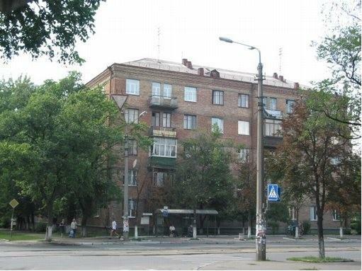 Киев, Новодарницкая ул., 13/18