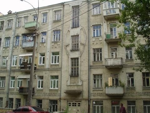 Киев, Никольско-Ботаническая ул., 1