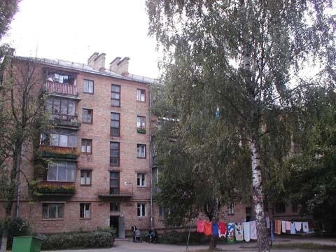 Київ, Миколи Краснова вул., 8