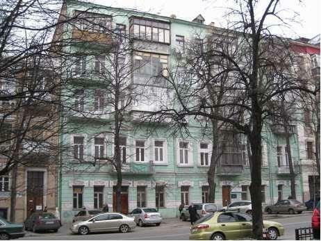 Киев, Институтская ул., 13А