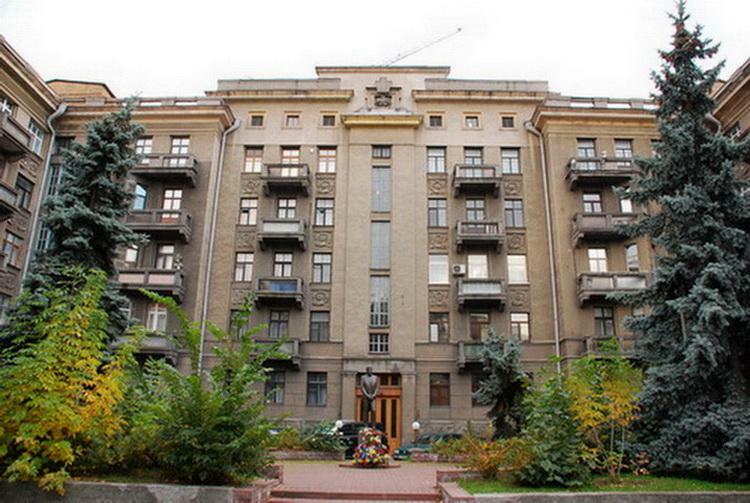 Аренда 3-комнатной квартиры 110 м², Институтская ул., 16