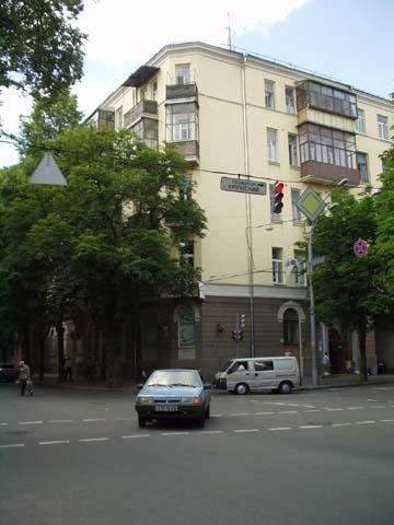 Киев, Институтская ул., 27/6