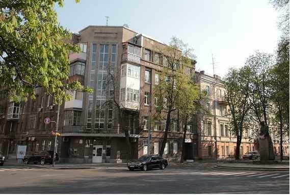 Аренда 3-комнатной квартиры 90 м², Институтская ул., 24/7