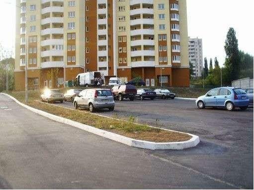 Київ, Левітана вул., 3