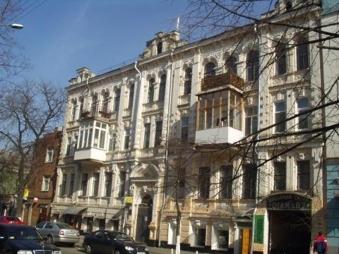 Київ, Іллінська вул., 10