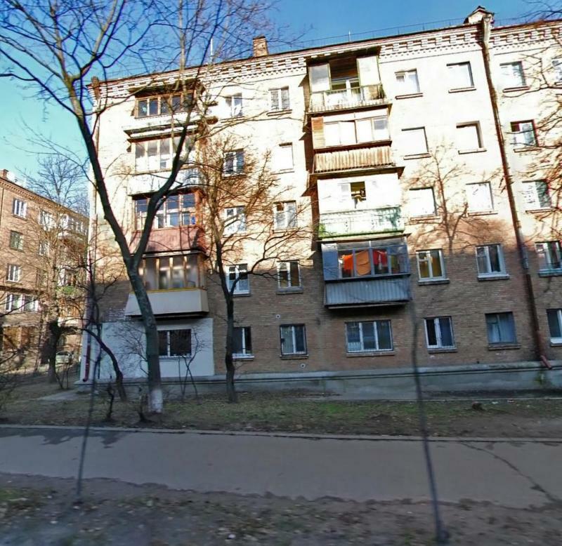 Київ, Ольжича вул., 10