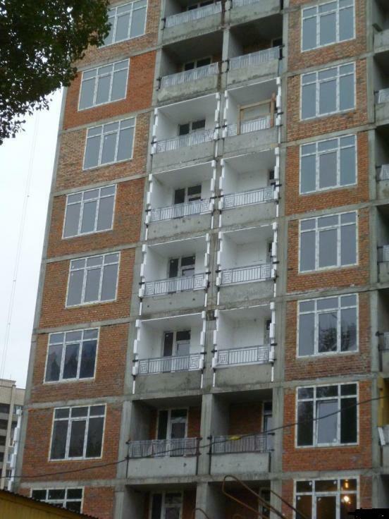 Київ, Туманяна вул., 3
