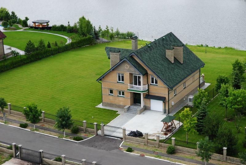 Киевская обл., Бориспольский район, с. Вишенки, Карьерная ул., 15