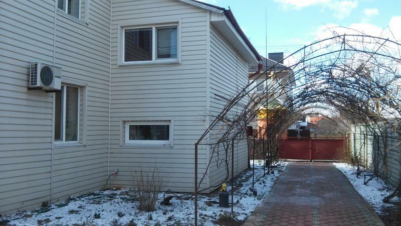 Киевская обл., Бориспольский район, с. Вишенки, Оболонская ул., 13