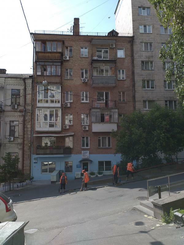 Київ, Івана Франка вул., 8А