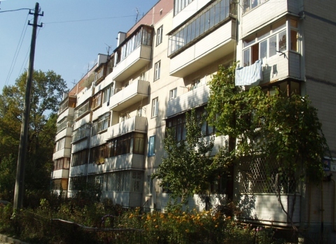 Київ, Синьоозерна вул., 4
