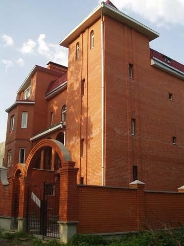 Киев, Старая Поляна ул., 38
