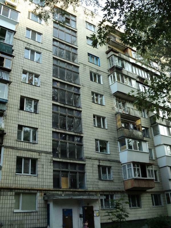 Киев, Семьи Сосниных ул., 1