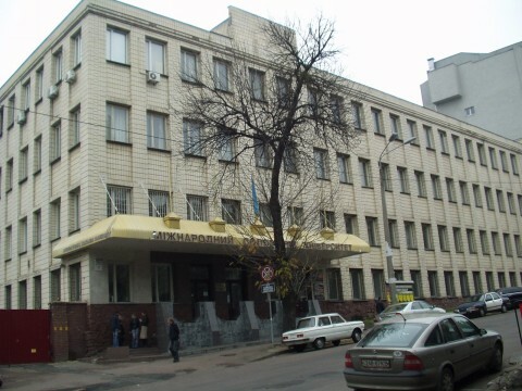 Київ, Шолуденка вул., 1Б
