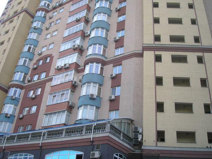 Київ, В'ячеслава Чорновола вул., 25