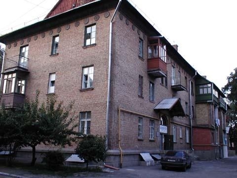 Київ, Парково-Сирецька вул., 15