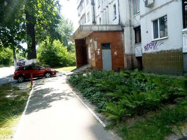 Київ, Черкаська вул., 11
