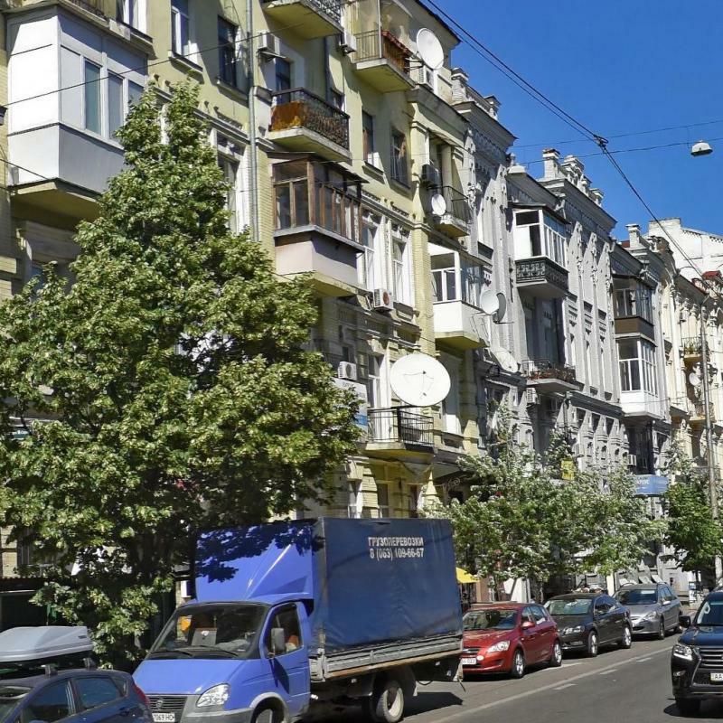 Київ, Саксаганського вул., 32