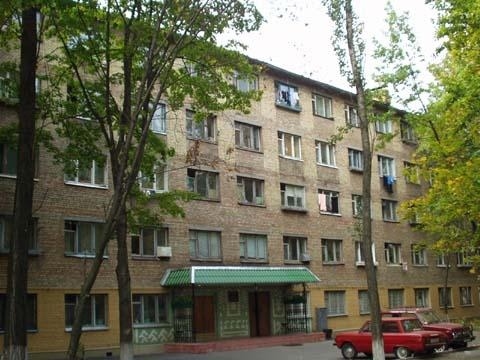 Киев, Салютная ул., 1