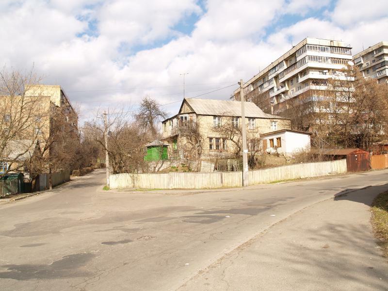 Київ, Саперне Поле вул., 43